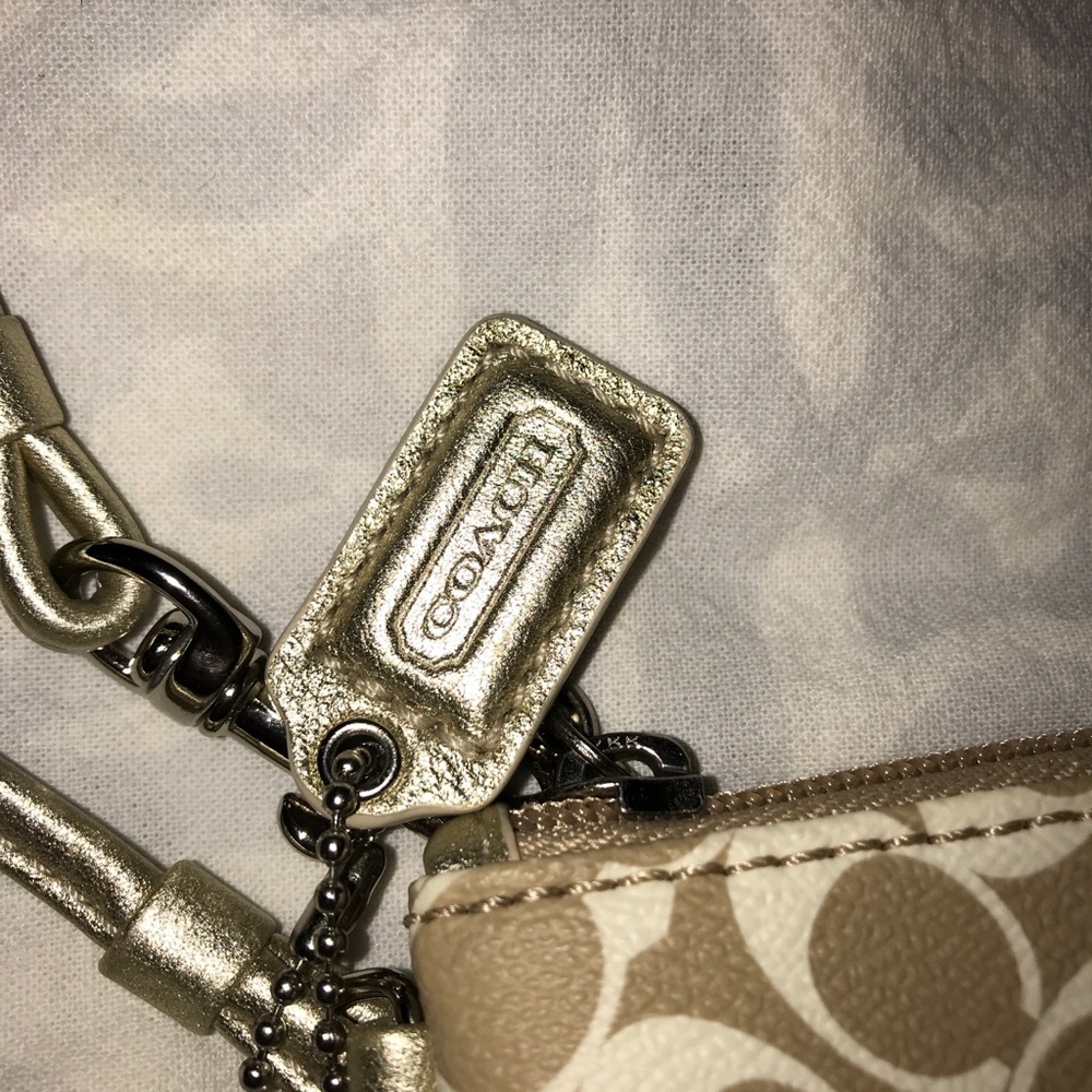 Coach Wristlet - Picture 4 of 6